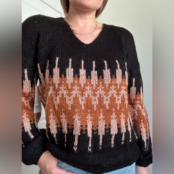 Fair Isle V-neck Pullover Sweater - Picture 4 of 7